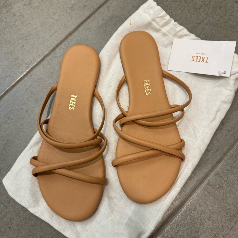 NWT TKEES Sloane Sandal